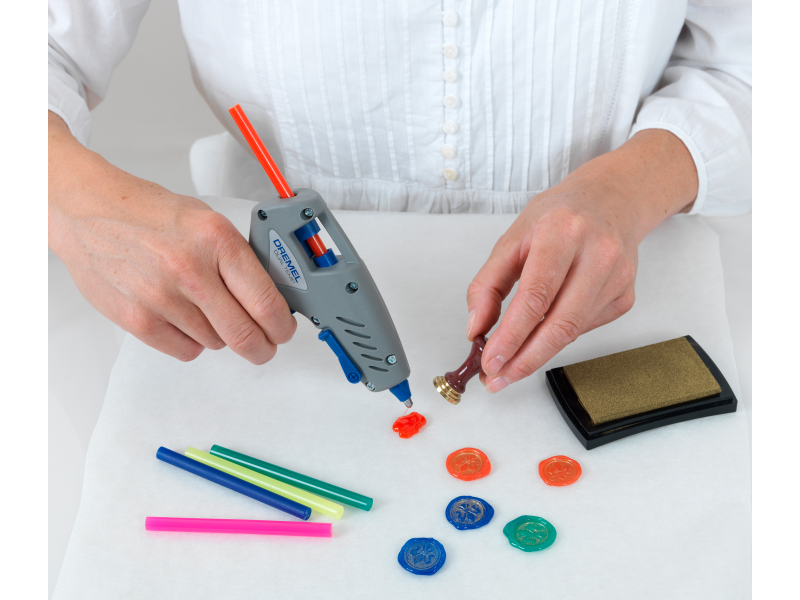 Lepilna pištola DREMEL® Glue Gun 930-18 Hobby, 7W, 105/165°C, 0.20kg, F0130930JA