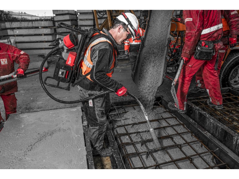 Akumulatorska nahrbtna vibrirna igla za utrjevanje betona Milwaukee MXF CVBP-602, 18V, 25.-63mm, 15.7kg, 4933479591