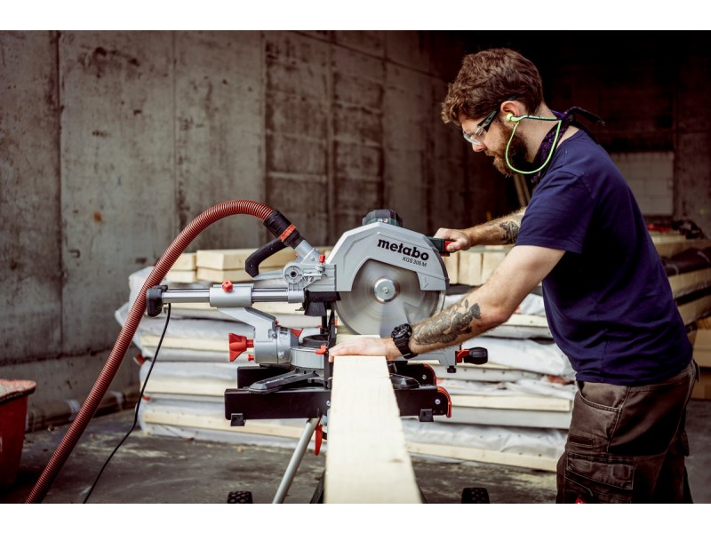 Potezna zajeralna žaga Metabo KGS 305 M, 613305000