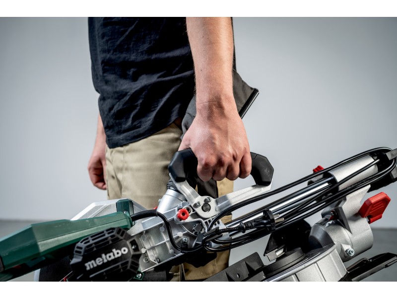 Potezna zajeralna žaga Metabo KGS 305 M, 613305000