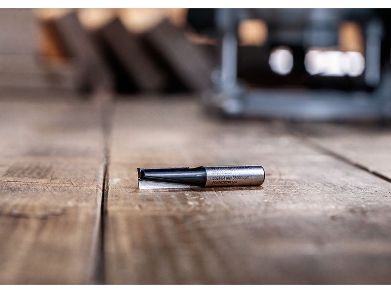 Ravni rezkar PRO, dva utora, Ø 18 x L 24,6, vpenjalno steblo 8 mm, 2608628389