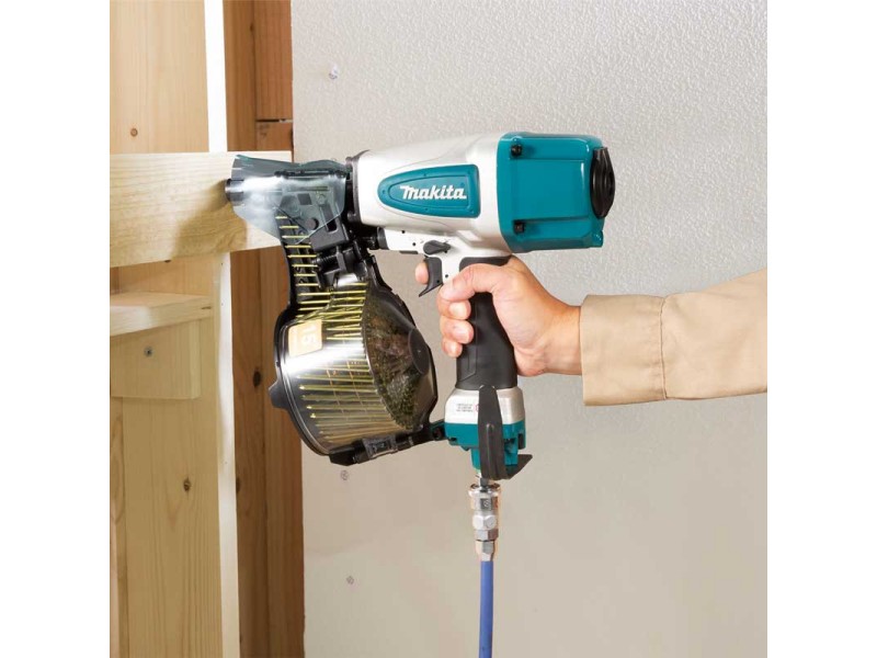 Pnevmatski žebljalnik Makita AN613