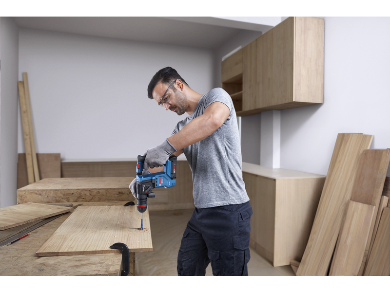 Akumulatorsko vrtalno kladivo Bosch z vpenjalno glavo ONECHUCK GBH 18V-18 X v L-BOXX, 0611927102