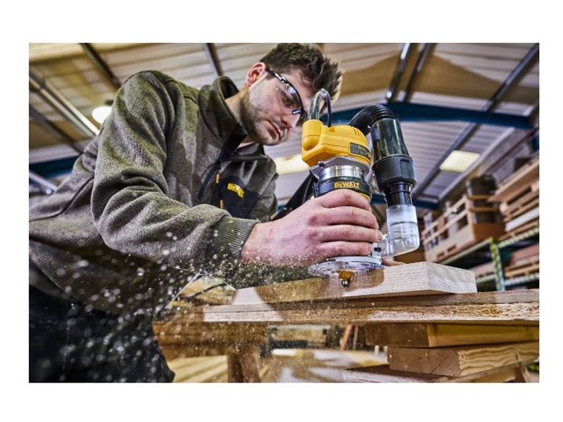 Enoročni rezkalnik DeWALT D26200