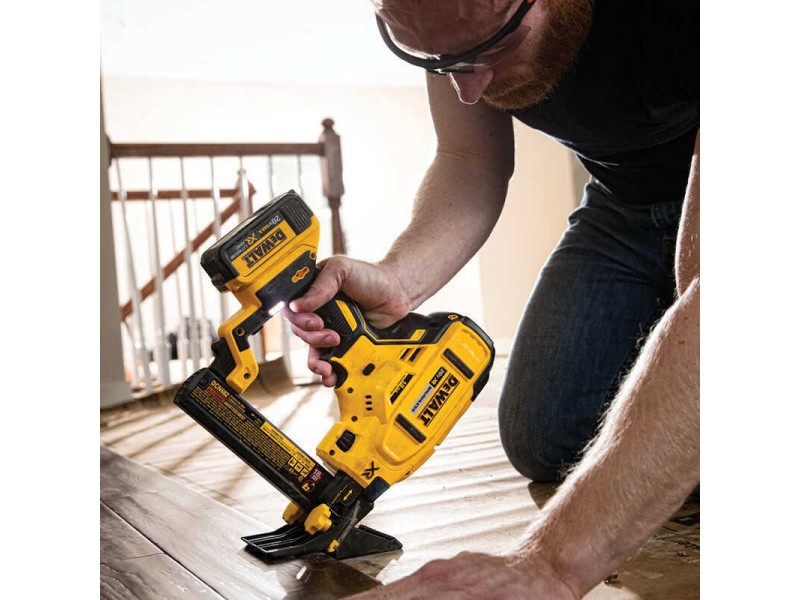 Akumulatorski spenjalnik Dewalt DCN682N