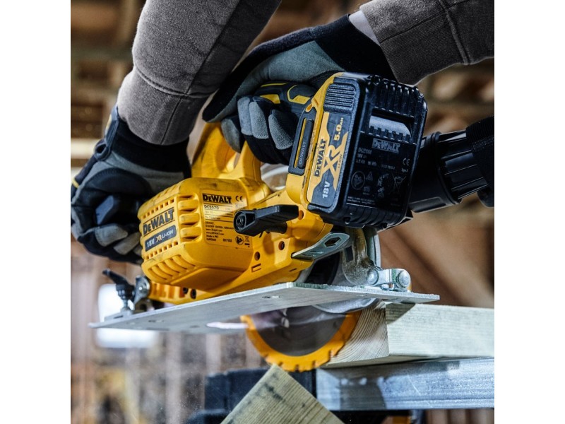 Akumulatorska krožna žaga Dewalt DCS570N