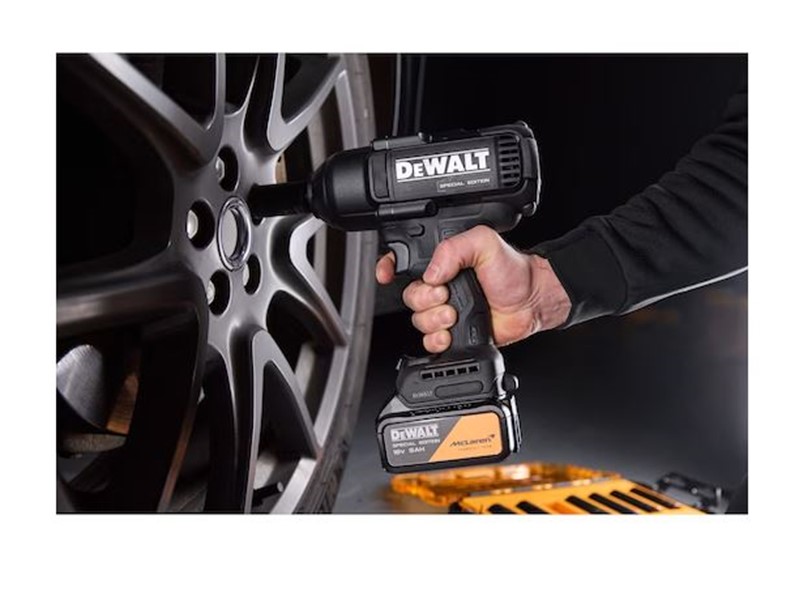7-delni set nasadnih ključev Dewalt McLaren F1 Team DT70905