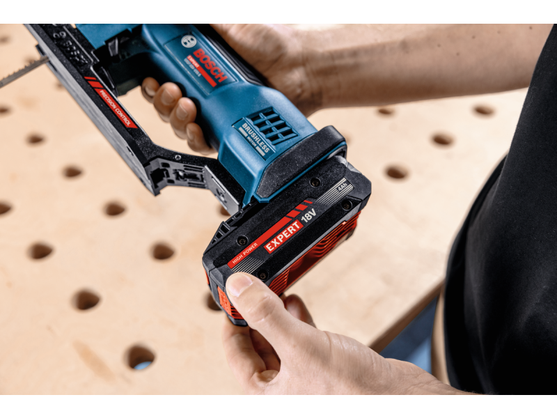 Akumulatorska vbodna žaga Bosch Expert EXST 18V-155 S, 06015B0100