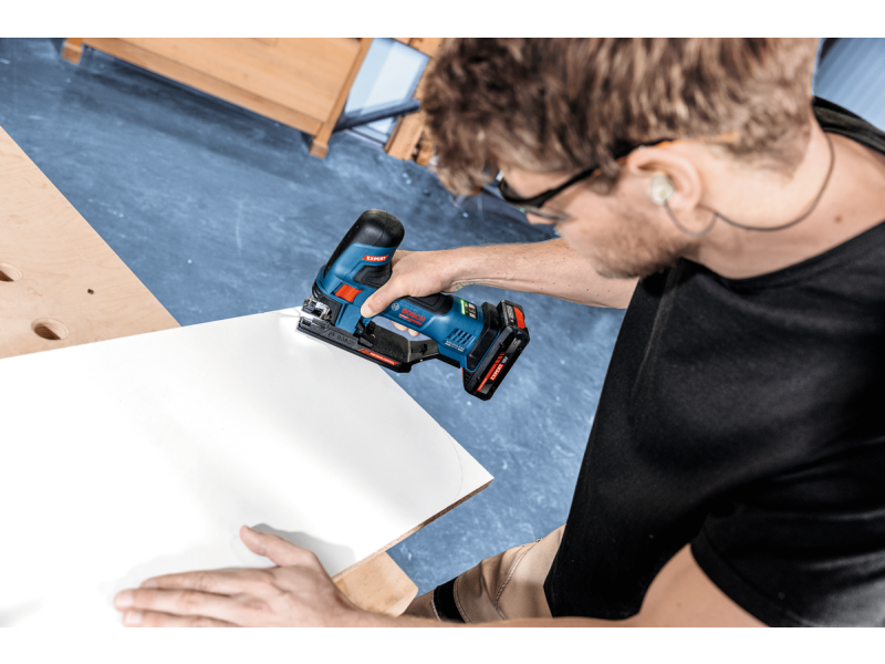 Akumulatorska vbodna žaga Bosch Expert EXST 18V-155 S, 06015B0100