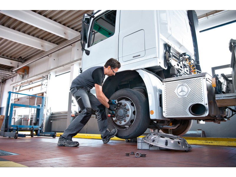 Akumulatorski udarni vijačnik Bosch GDS 18V-1000, 06019J8302