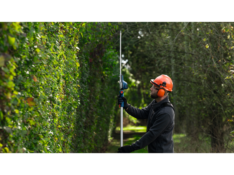 Akumulatorske teleskopske škarje za živo mejo Bosch GHE 18V-50 TP, 06008D5000