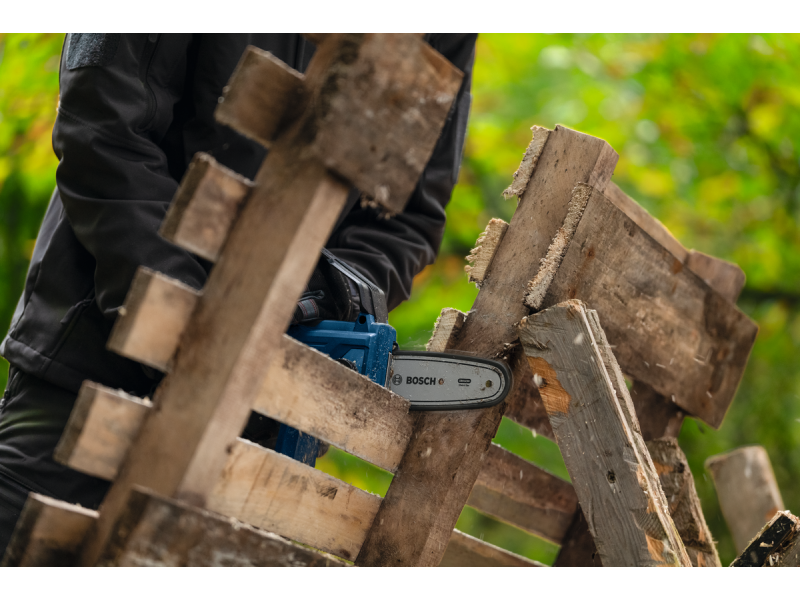 Akumulatorska žaga za obrezovanje Bosch  GKE 18V-15, 06008D7000