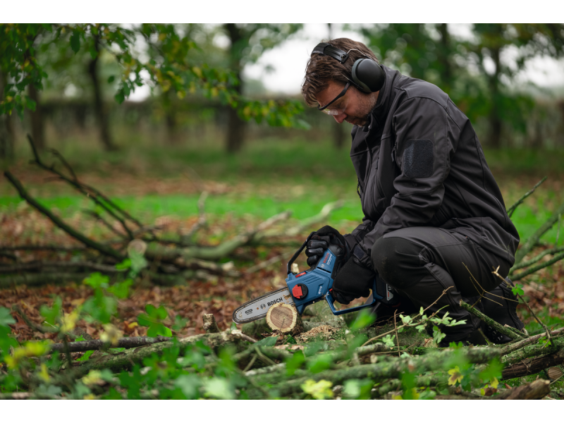 Akumulatorska žaga za obrezovanje Bosch GKE 18V-20, 06008D7100