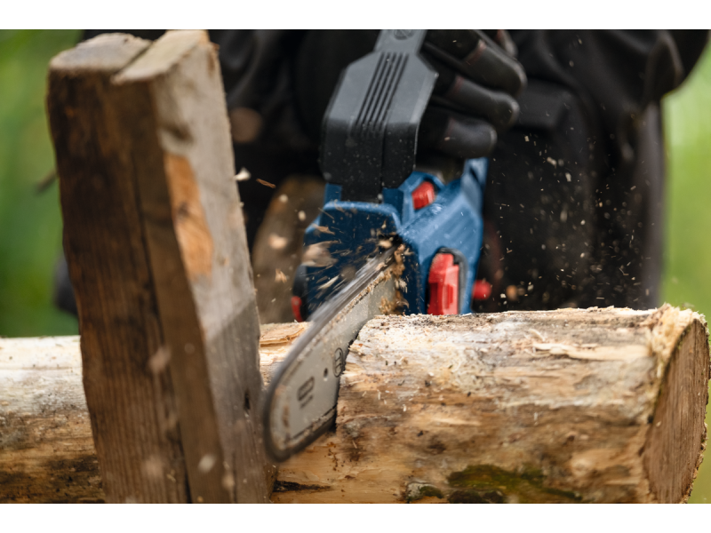 Akumulatorska žaga za obrezovanje Bosch GKE 18V-20, 06008D7100