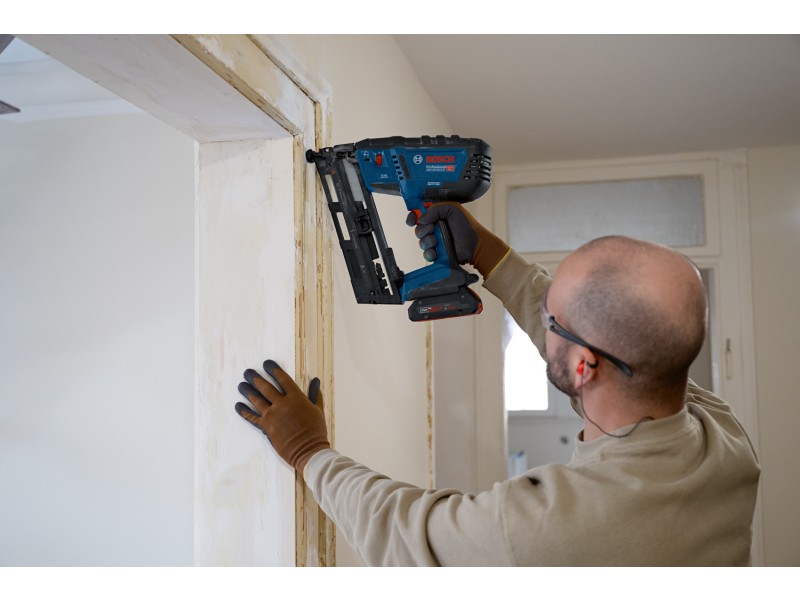 Akumulatorski žebljalnik za les Bosch GNH 18V-64-2 M, 0601482000