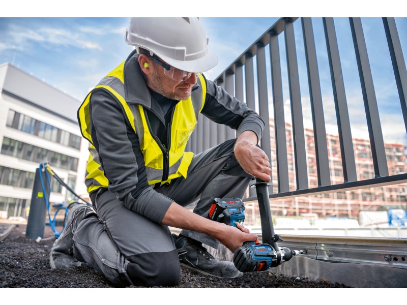 Akumulatorski udarni vrtalni vijačnik Bosch GSB 18V-150 C v L-Boxx, 06019J5105