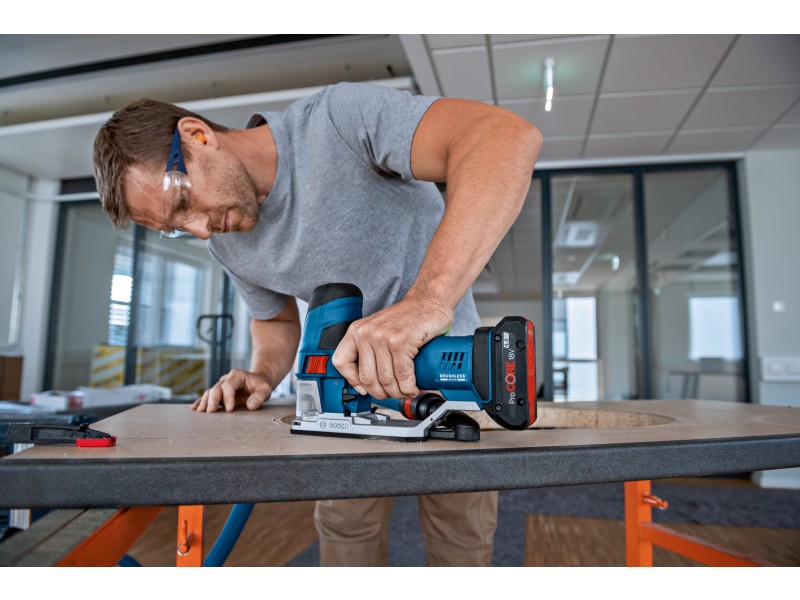 Akumulatorska vbodna žaga Bosch GST 18V-155 SC, 06015B00B0