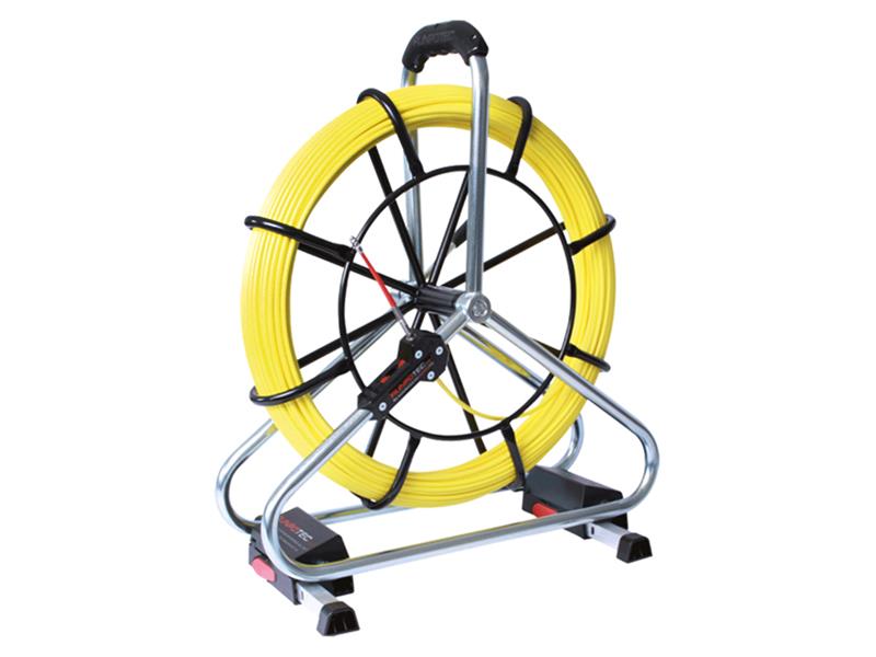 PREDVLEKA FIBERGLASS PROFI-SET Na kovinskem kolutu.