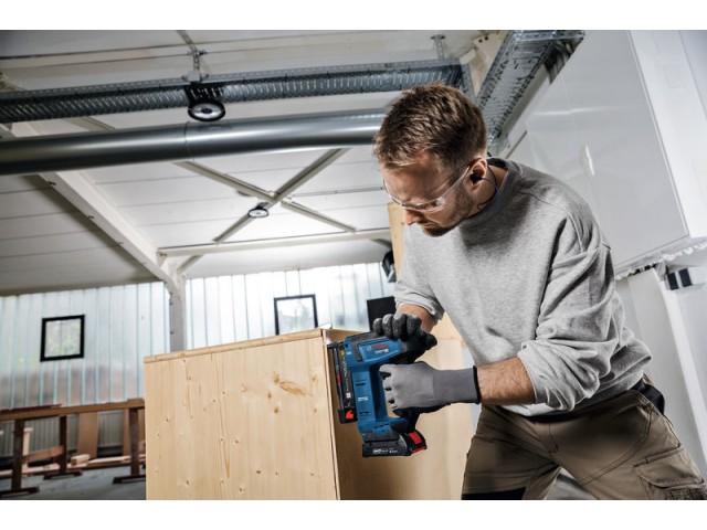 Akumulatorski žebljalnik Bosch GNH 18V-35, 0601482700