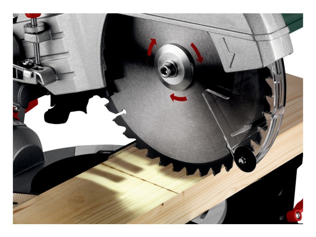 Potezna zajeralna žaga Metabo KGS 305 M, 613305000