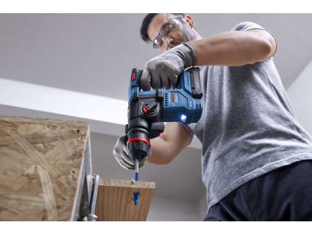 Akumulatorsko vrtalno kladivo Bosch z vpenjalno glavo ONECHUCK GBH 18V-18 X v L-BOXX, 0611927102