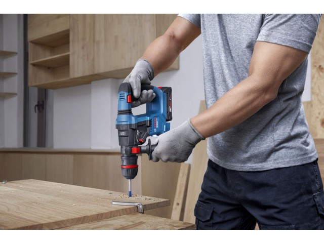 Akumulatorsko vrtalno kladivo Bosch z vpenjalno glavo ONECHUCK GBH 18V-18 X v L-BOXX, 0611927102