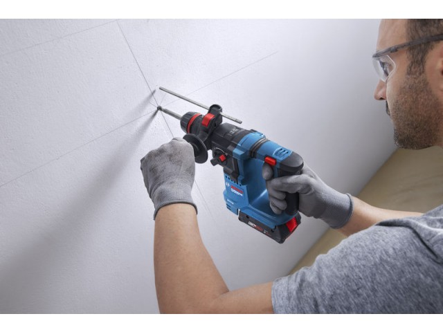 Akumulatorsko vrtalno kladivo Bosch z vpenjalno glavo ONECHUCK GBH 18V-18 X v L-BOXX, 0611927102