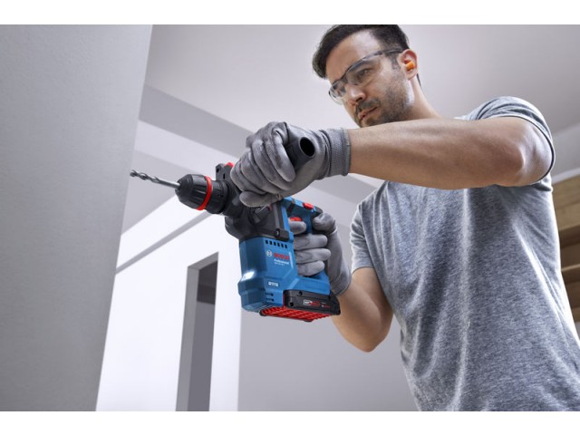 Akumulatorsko vrtalno kladivo Bosch z vpenjalno glavo ONECHUCK GBH 18V-18 X v L-BOXX, 0611927102