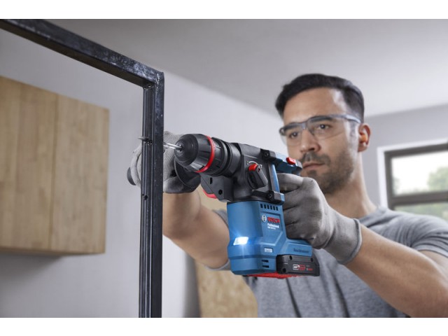 Akumulatorsko vrtalno kladivo Bosch z vpenjalno glavo ONECHUCK GBH 18V-18 X v L-BOXX, 0611927102