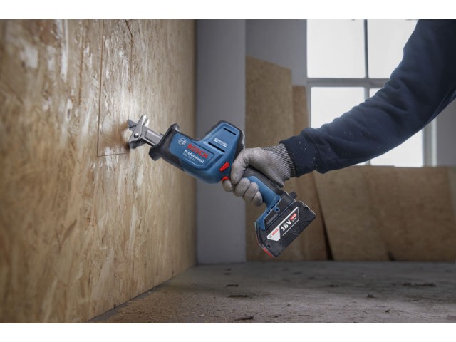 Akumulatorska sabljasta žaga Bosch GSA 18V-24, 06016A5101