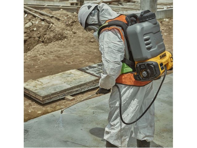Akumulatorska nahrbtna škropilnica Dewalt DCCS1100