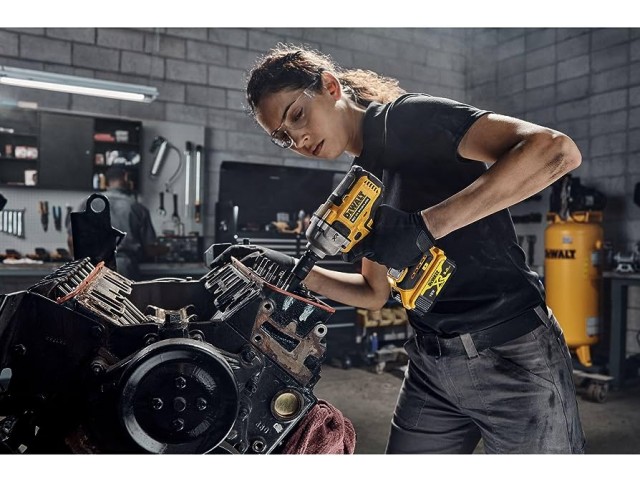 Akumulatorski udarni vijačnik Dewalt DCF892NT v kovčku