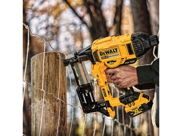 Akumulatorski žebljalnik/spenjalnik Dewalt DCFS950N