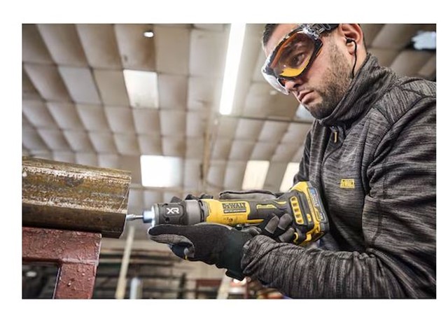 Akumulatorski premi brusilnik Dewalt DCG420N