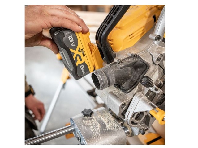 Akumulatorska zajeralna potezna žaga Dewalt DCS782N