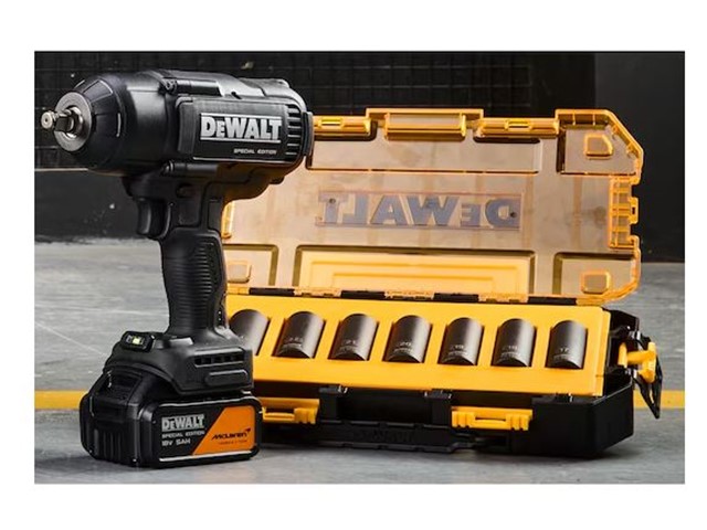 7-delni set nasadnih ključev Dewalt McLaren F1 Team DT70905