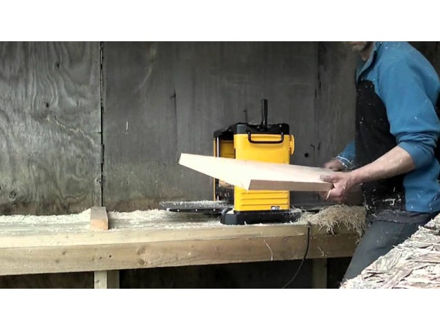 Električni debelinski skobeljnik Dewalt DW733