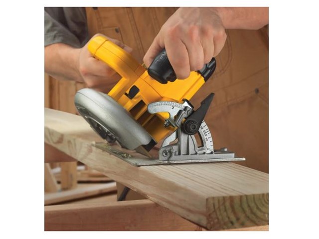 Električna ročna krožna žaga DeWALT DWE575K v kovčku