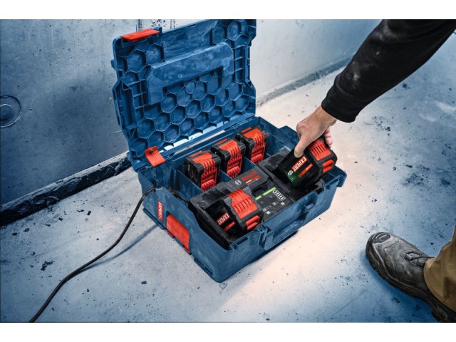 Ultra hitri polnilnik EXAL18V-160, 1600A02YG5