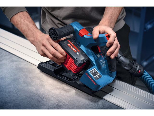 Akumulatorska potopna žaga BITURBO Bosch Expert EXKT 18V-52 G, 06016B4100