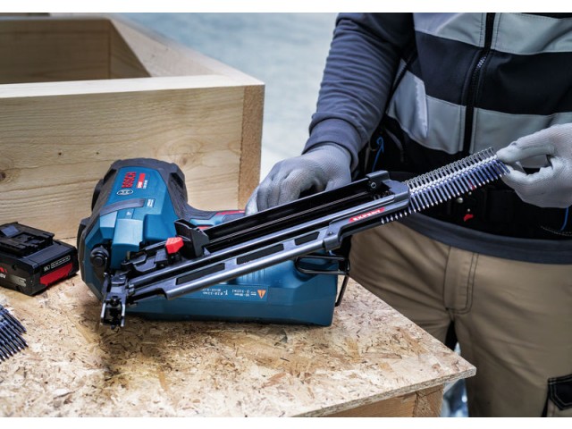 Akumulatorski žebljalnik za les Bosch Expert EXNH 18V-90 R, 06019R1202