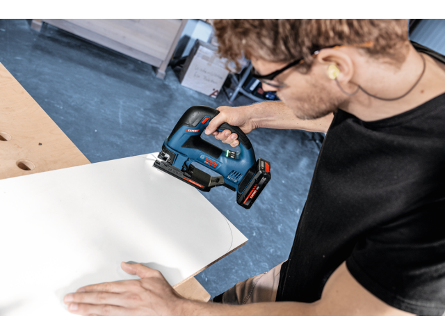 Akumulatorska vbodna žaga Bosch Expert EXST 18V-155 B, 06015B1100