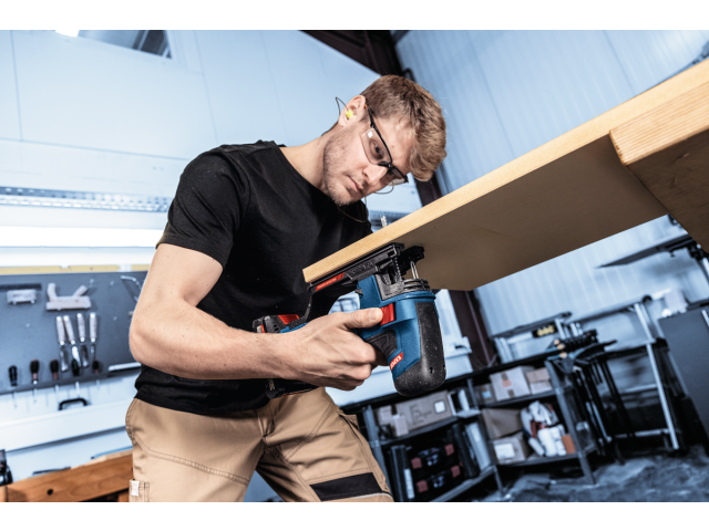 Akumulatorska vbodna žaga Bosch Expert EXST 18V-155 S, 06015B0100