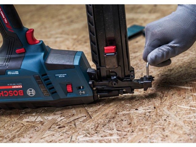 Akumulatorski spenjalnik za les Bosch Expert EXTH 18V-50 M, 0601482601