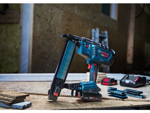 Akumulatorski spenjalnik za les Bosch Expert EXTH 18V-50 M, 0601482601