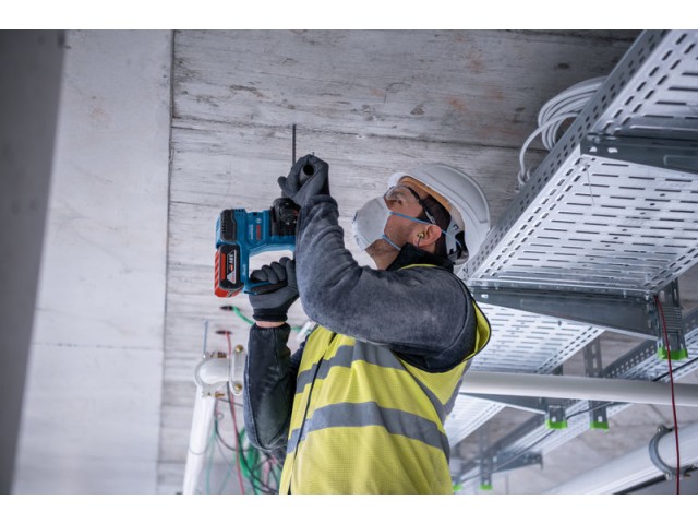 Bosch PRO Komplet 3 orodij 18 V: GSR + GBH + GWS + 2x GBA 5.0 Ah + GAL 18V-40, 0615A5009G