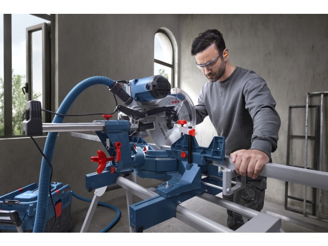 Zajeralna žaga Bosch GCM 340-305 D, 0601B60000