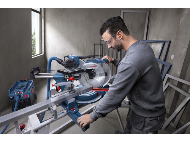 Zajeralna žaga Bosch GCM 340-305 D, 0601B60000