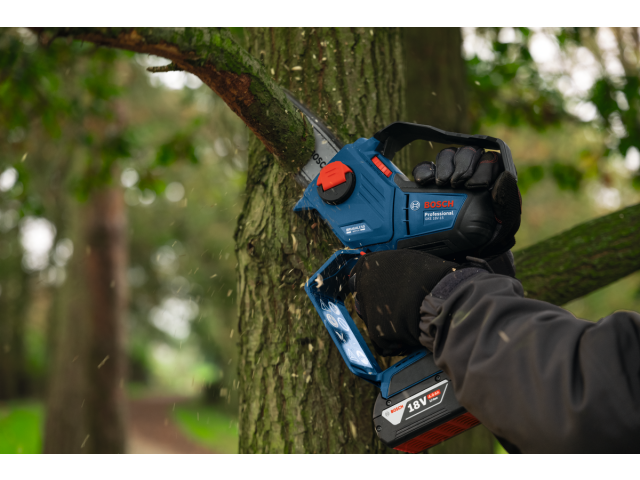 Akumulatorska žaga za obrezovanje Bosch  GKE 18V-15, 06008D7000