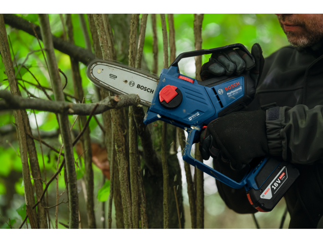 Akumulatorska žaga za obrezovanje Bosch  GKE 18V-15, 06008D7000